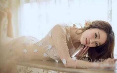 50岁女子身材似少女苗条你敢信已有一外孙女？