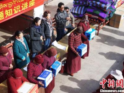 携手民企送暖心服务 西藏妇联“巾帼关爱”活动进寺庙