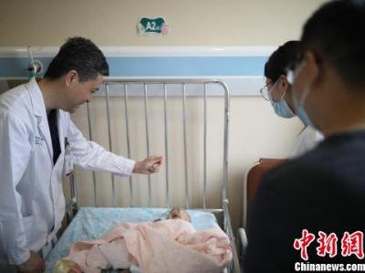 妈妈捐肝180克！专家成功为80天大婴儿活体肝移植