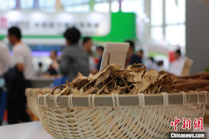 中药材质量现状堪忧 亟需有“地头”到“床头”的追溯-易网健康<a href=http://www.bryss.cn/jkys/ target=_blank class=infotextkey>养生</a>网 中药材质量现状堪忧 亟需有“地头”到“床头”的追溯