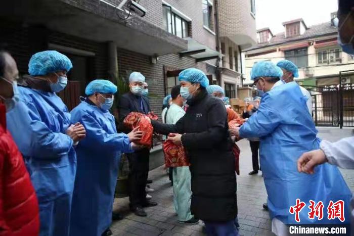 医院“闭环管理”隔离不隔爱 ICU开启“云探视”架起沟通桥梁-易网健康<a href=http://www.bryss.cn/jkys/ target=_blank class=infotextkey>养生</a>网 医院“闭环管理”隔离不隔爱 ICU开启“云探视”架起沟通桥梁