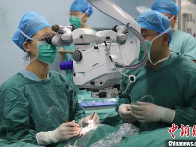 青海省首例折叠式人工玻璃体球囊植入手术成功实施