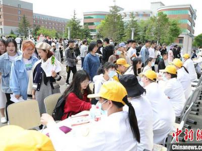 疫后中医药人才走俏 高校毕业季上演“抢人大战”
