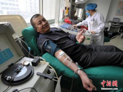 中国无偿献血居全球前列你曾为爱伸出手臂吗？