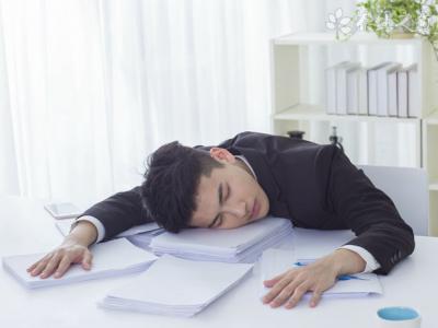 员工长期加班后猝死公司担责二成 长时间加班身体疲劳如何缓解
