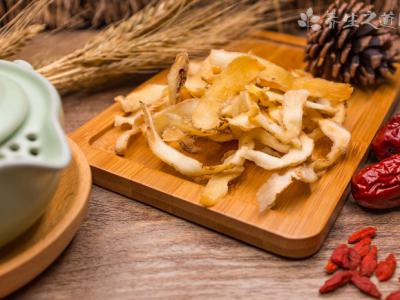 庆丰包子铺顾客排到400多号 排队半小时为合影