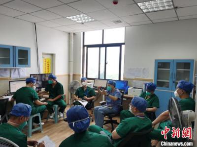 上海医护助11名福建新冠肺炎患儿康复出院