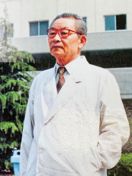 新中国胸外科事业的开拓者和奠基人辛育龄逝世