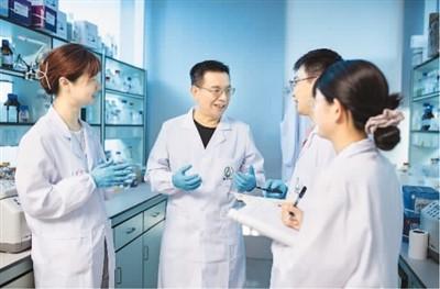 解析疾病“信使”探究生命之谜（大健康观察）
