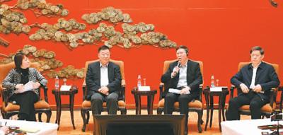 优化防疫政策专家解疑释惑