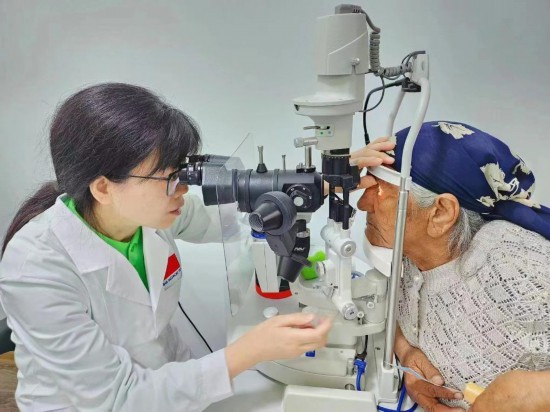 大爱无疆接续奉献——致敬中国援外医疗队
