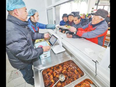 发展银发经济 增进老年人福祉