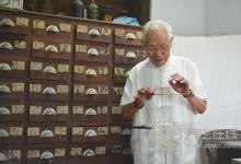 秋天中医养生妙招：宜泡脚搓耳多运动