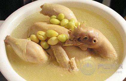 养肾食疗方：鱼鳔炖猪蹄补肾养精
