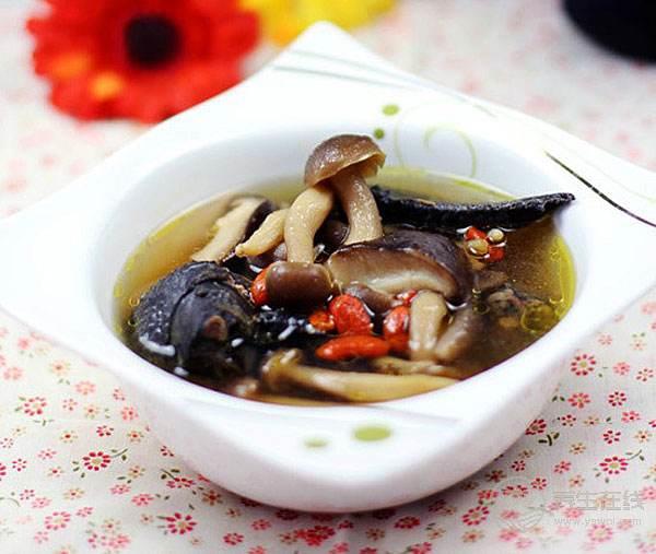 乌鸡有什么营养，乌鸡的营养比普通鸡肉高吗？