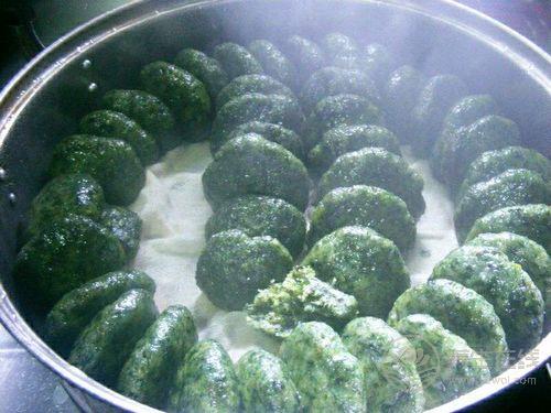 在家自制艾蒿糍粑，一家四口入院抢救！
