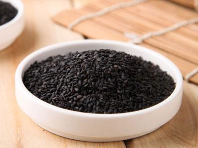 生活中多食用黑芝麻是否能让头发变黑