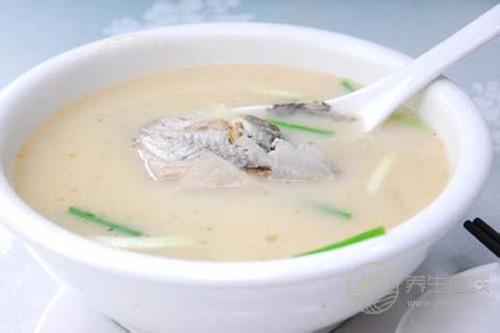 鲫鱼汤有哪些简单的做法 鲫鱼汤的简易做法-易网<a href=http://www.bryss.cn/ target=_blank class=infotextkey>健康养生</a>网 鲫鱼汤有哪些简单的做法 鲫鱼汤的简易做法