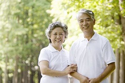为什么人变老了为什么会变矮如何预防