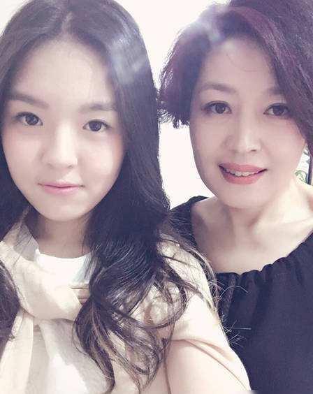 哈文受李咏生病危害,现如今非常重视<a href=http://www.bryss.cn/ target=_blank class=infotextkey>健康养生</a>,强烈推荐女士多吃它-易网健康养生网 哈文受李咏生病危害,现如今非常重视健康养生,强烈推荐女士多吃它
