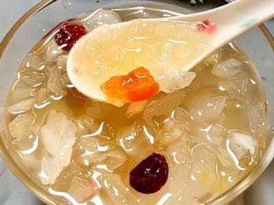 银耳莲子羹的功效与作用、禁忌和食用方法