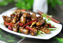 乡下这虫子叫唐僧肉，上等补肾食材，可惜很多人不敢吃