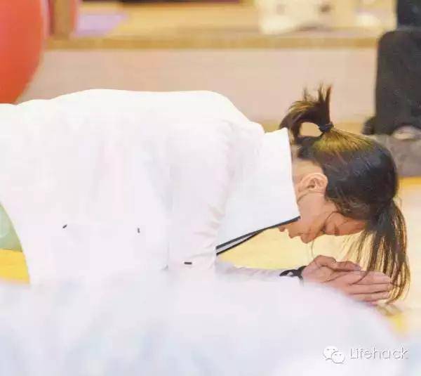王珞丹晒性感腹肌照 最美马甲线