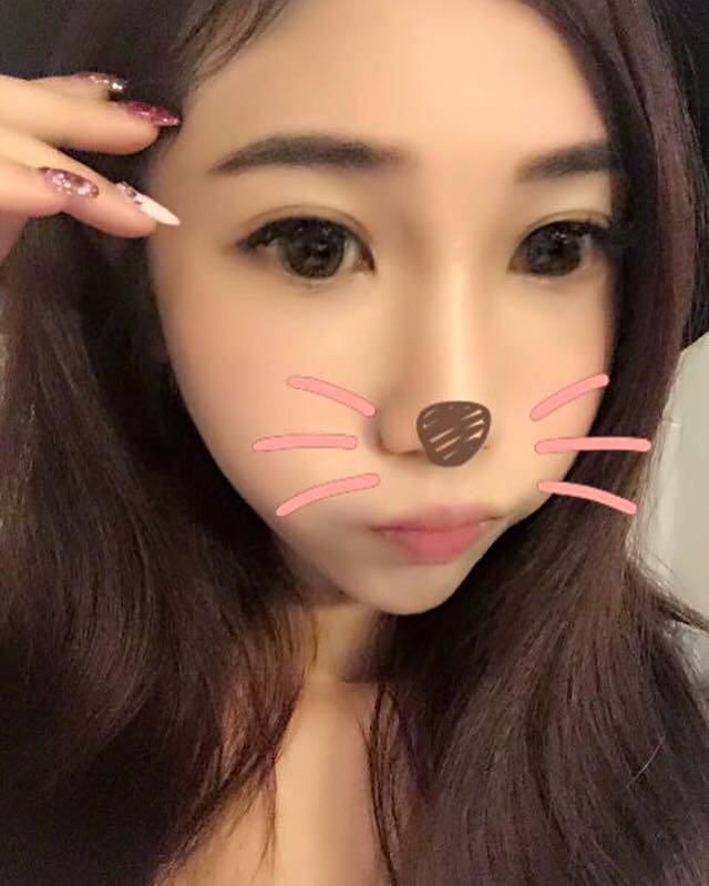 台湾网红嫩模身材棒 人送称号乳媚娘