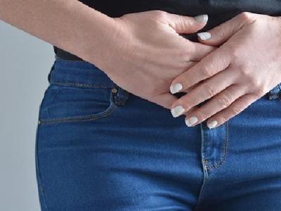 女人月经期浮肿是怎么回事？女性经期如何预防浮肿？
