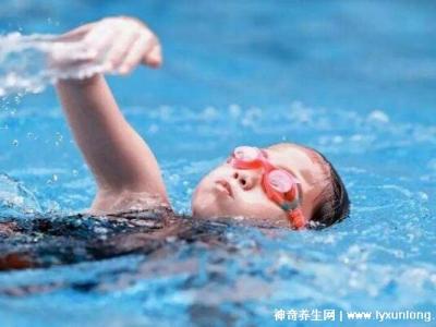 游泳对身体有什么好处和坏处，减肥塑性对心肺好(水脏有5个危害)