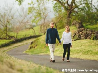 肝囊肿最怕三种运动，散步/打太极拳/瑜伽(可辅助缓解身体不适)