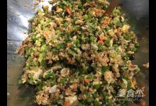 蒜苔鸡蛋虾米五花肉海带包子的做法-咸鲜味蒸菜谱