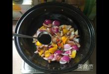 香辣猪头皮的做法-香辣味炒菜谱