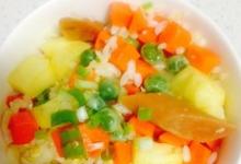 豌豆胡萝卜火腿菠萝炒饭的做法-酸甜味炒菜谱