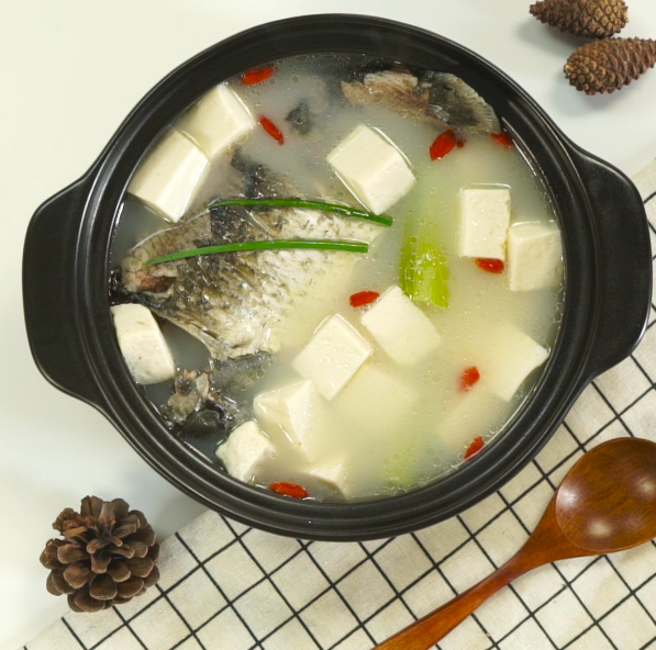 鲫鱼豆腐汤的做法-咸鲜味炖菜谱