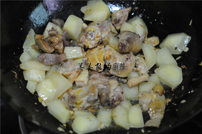 黄焖鸡米饭的做法-家常味烧菜谱-易网健康养生网 黄焖鸡米饭的做法-家常味烧菜谱