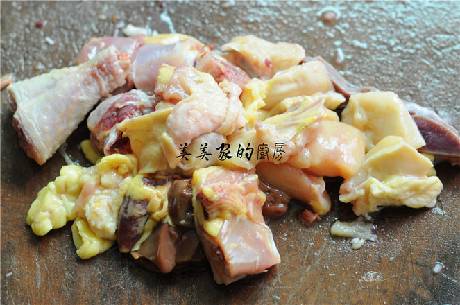 黄焖鸡米饭的做法-家常味烧菜谱-易网<a href=http://www.bryss.cn/ target=_blank class=infotextkey>健康养生</a>网 黄焖鸡米饭的做法-家常味烧菜谱