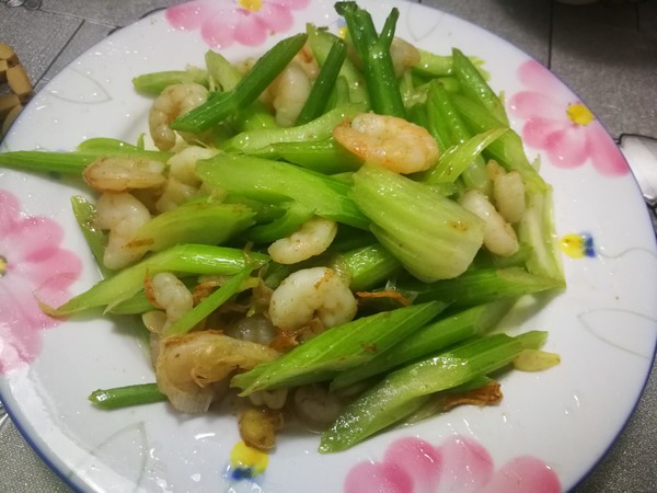 西芹虾仁的做法-家常味炒菜谱-易网健康养生网 西芹虾仁的做法-家常味炒菜谱