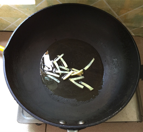 韭菜炒油豆皮的做法-家常味炒菜谱