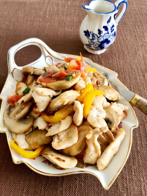 蘑菇鸡肉的做法-咸鲜味炒菜谱-易网健康养生网 蘑菇鸡肉的做法-咸鲜味炒菜谱