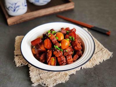 五花肉炖鹌鹑蛋的做法-咸鲜味炖菜谱