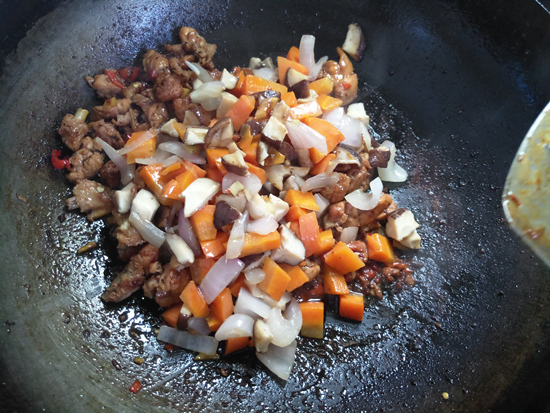 干锅辣子鸡的做法-香辣味炒菜谱