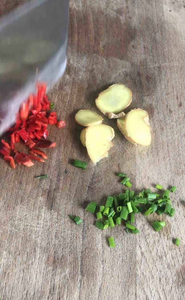 清蒸黄鱼的做法-咸鲜味蒸菜谱