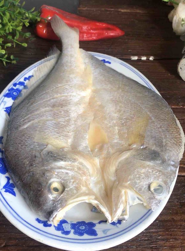 清蒸黄鱼的做法-咸鲜味蒸菜谱