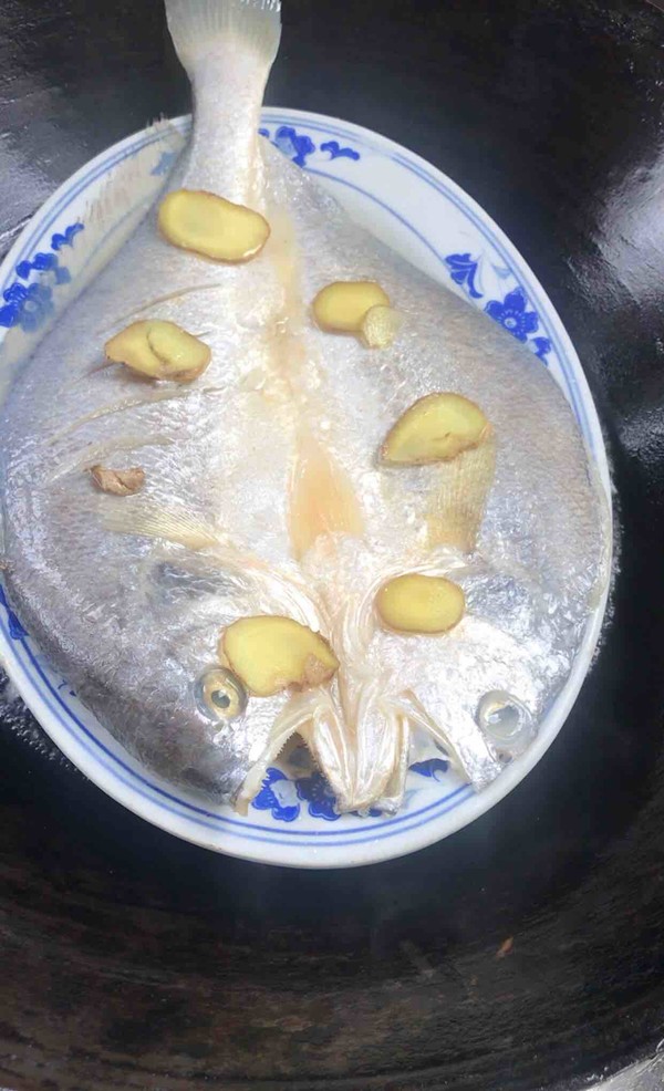 清蒸黄鱼的做法-咸鲜味蒸菜谱