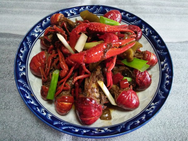 酸菜小龙虾的做法-蒜香味炒菜谱