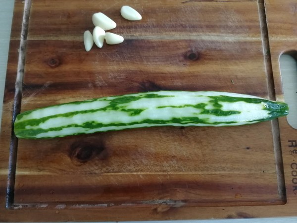 蒜泥拍黄瓜的做法-咸鲜味拌菜谱