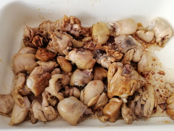 土豆胡萝卜焖鸡块的做法-咸鲜味炖菜谱