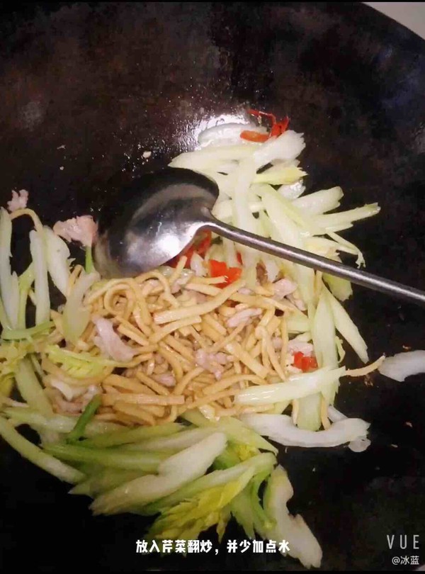 芹菜干子炒肉丝的做法-家常味炒菜谱