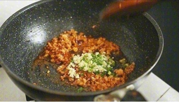 肉末茄子的做法-家常味炒菜谱